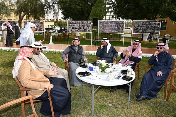 صاحب السمو حضر مأدبة غداء أقامها الشيخ علي الجابر على شرف سموه في مزرعة "عزايز" بمنطقة العبدلي