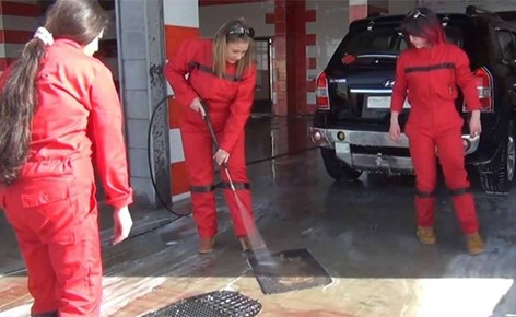 بالفيديو.. مغسلة سيارات في سوريا "للنساء فقط"