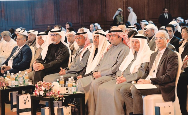 خالد الروضان ويوسف العلي وعثمان العيسى وبول أندريس في مقدمة الحضور﻿