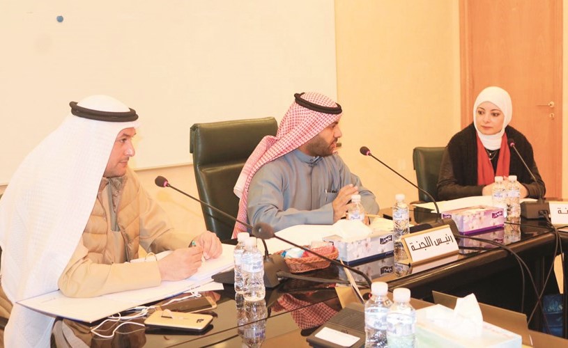 محمد الرقيب مترئسا اجتماع لجنة الفروانية﻿