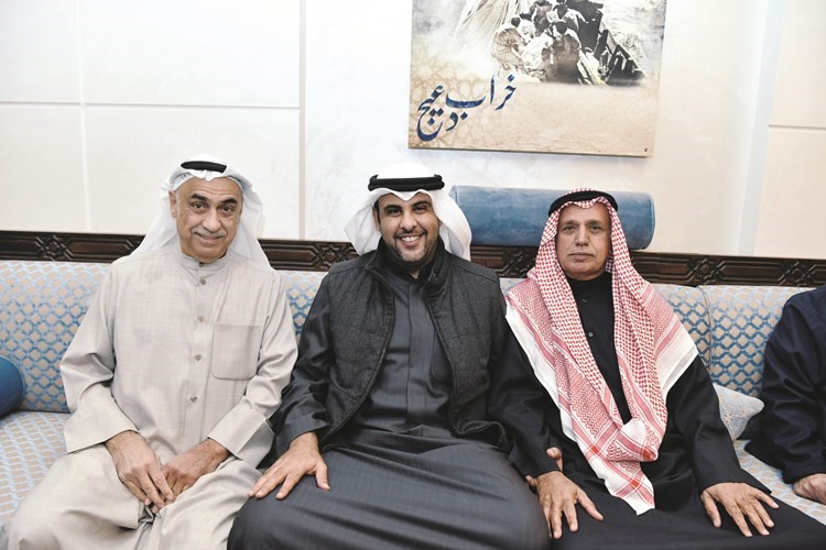 النائبان عبدالله الرومي ويوسف الفضالة وجاسم يعقوب﻿