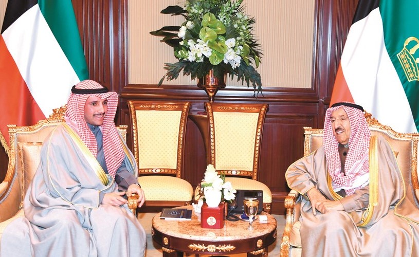 صاحب السمو الأمير الشيخ صباح الأحمد مستقبلا مرزوق الغانم﻿