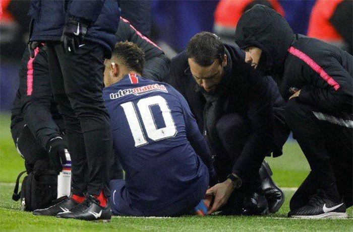 نيمار يخرج باكياً من لقاء باريس سان جيرمان وستراسبورج بكأس فرنسا