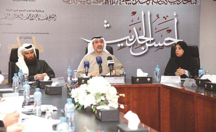 منصور الصقعبي وأحمد السنان ولينا المطوع خلال المؤتمر الصحافي	(زين علام)﻿