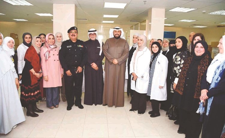 الشيخ د.باسل الصباح وعدد من الحضور في افتتاح مركز الرميثية الصحي المؤقت﻿