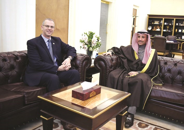 الرئيس الغانم مع سفير كندا لويس بيير ايمون﻿