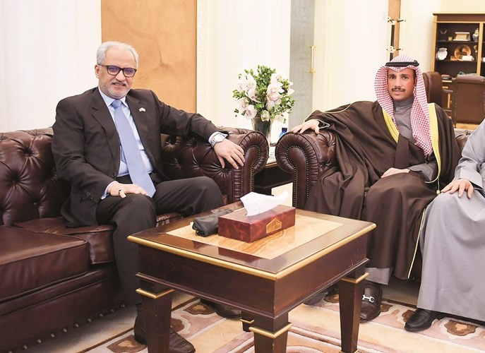 رئيس مجلس الأمة مرزوق الغانم خلال استقباله السفير غسان الزواوي﻿