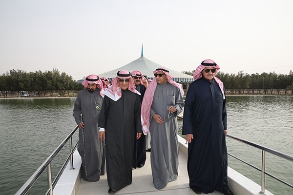 خالد الجارلله والشيخ علي الجابر والسفراء عبد العزيز الشارخ وخالد الدويسان وضاري العجران 