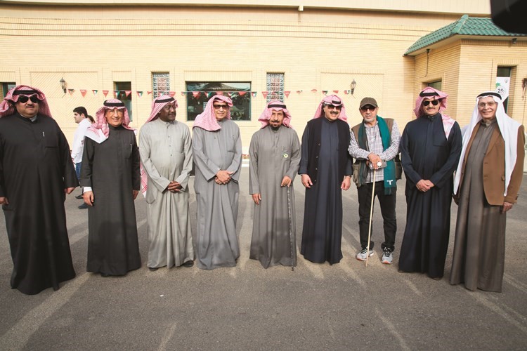  ﻿الشيخ علي الجابر متوسطا خالد الجارالله والسفراء عبد العزيز الشارخ وخالد الدويسان وضاري العجران ود. مصطفى بهبهاني وعددا من الحضور ﻿