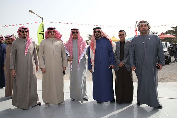 السفير السعودي سعد بن سلطان والسفير الإماراتي رحمة الزعابي وعدد من الحضور 