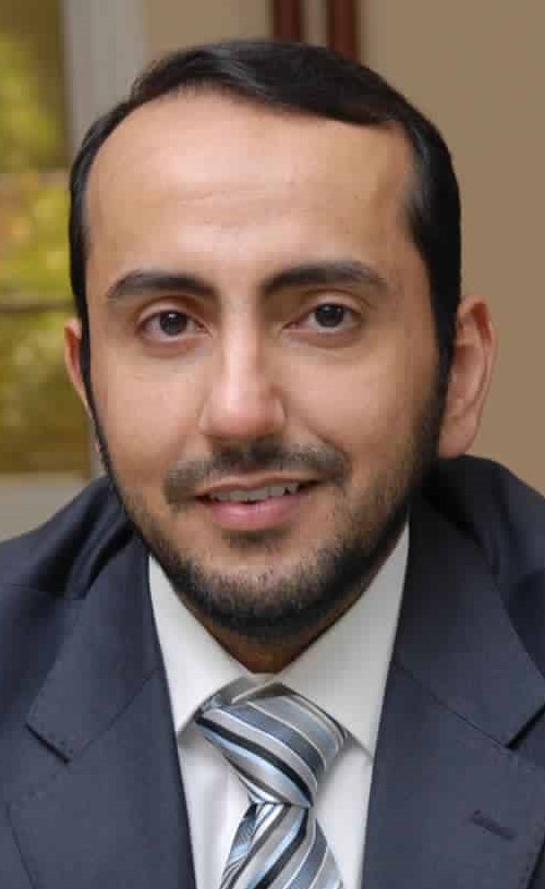 وزير الصحة يلزم الصيدليات ومحلات المكملات الغدائية إصدار فواتير الشراء باللغة العربية وإضافة تاريخ الصلاحية ونوع المستحضر ومواصفاته