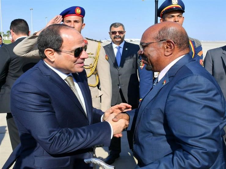 الرئيسان المصري عبد الفتاح السيسي والسوداني عمر البشير (أرشيفية)