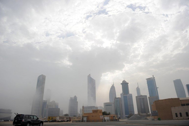 الارصاد: طقس غائم وفرصة لامطار متفرقة والرياح جنوبيه شرقية الى شرقية معتدلة