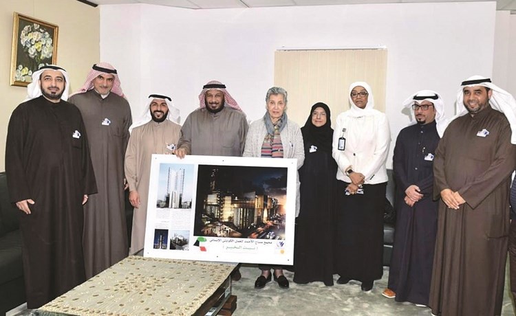 الوزير سعد الخراز وهناء الهاجري يتوسطان وفد جمعية ملتقى الكويت الخيري﻿