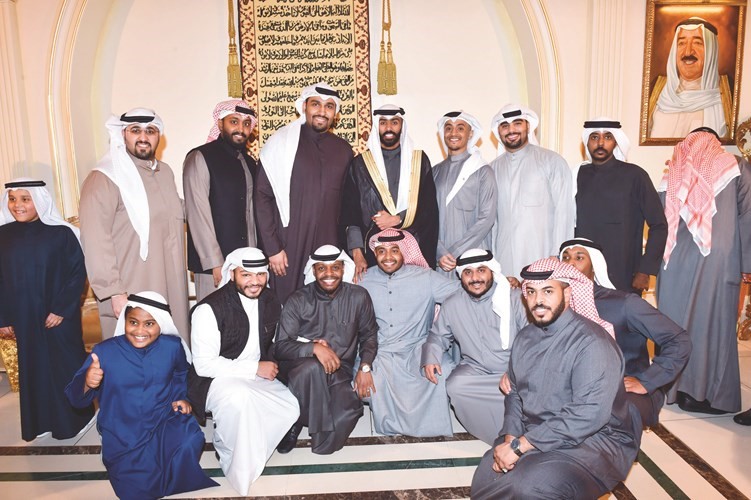 لقطة تذكارية للمعرس شريدة خالد الشريدة مع الأهل﻿