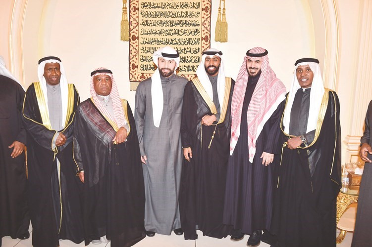 أسامة المناور مباركا﻿