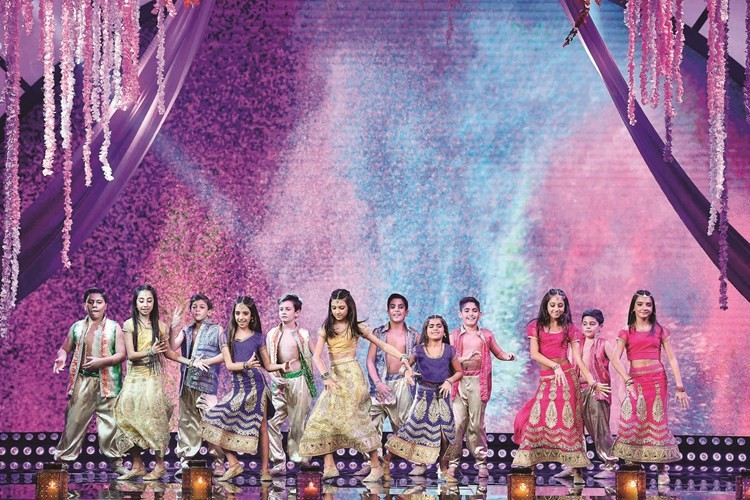 فريق Dance Factory ولوحات راقصة مبهرة﻿