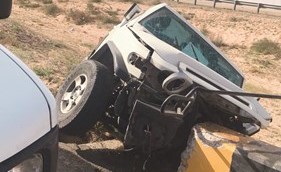 صورة لمركبة رجلي الجمارك وقد تعرضت لتلفيات بالغة﻿