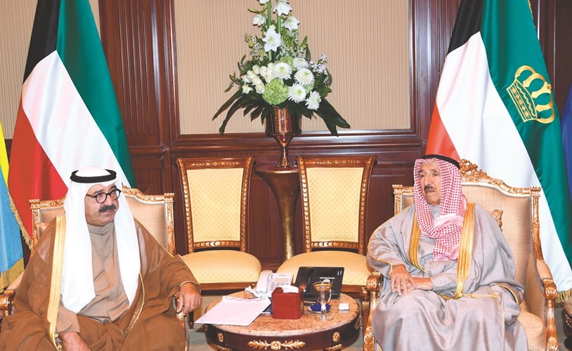 صاحب السمو الامير الشيخ صباح الاحمد مستقبلا الشيخ ناصر صباح الاحمد﻿