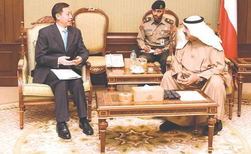 الشيخ ناصر صباح الأحمد خلال استقباله السفير الصيني﻿