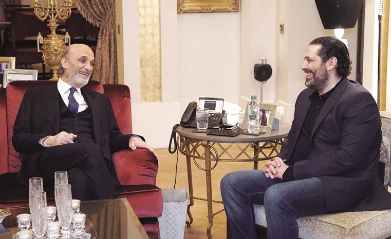 االرئيس المكلف سعد الحريري مستقبلا رئيس حزب القوات اللبنانية سمير جعجع بدارته في باريس مساء امس الاول -(محمود الطويل)﻿