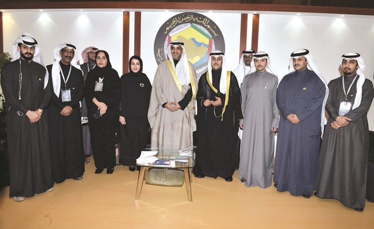الشيخ محمد العبدالله وطلال جاسم الخرافي يتوسطان أعضاء مكتب براءات الاختراع لدول مجلس التعاون الخليجي﻿