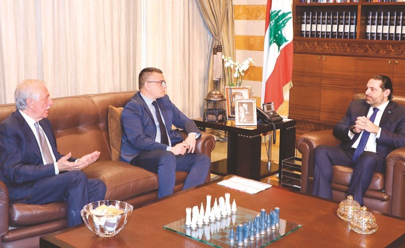 رئيس الحكومة المكلف سعد الحريري مستقبلا وزير الزراعة في الجمهورية الصربية براتيسلاف تيديموفيك في حضور وزير الزراعة غازي زعيتر في بيت الوسط (محمود الطويل)﻿