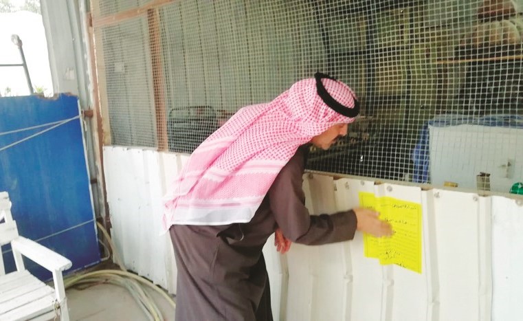 وضع ملصق على أحد التعديات﻿