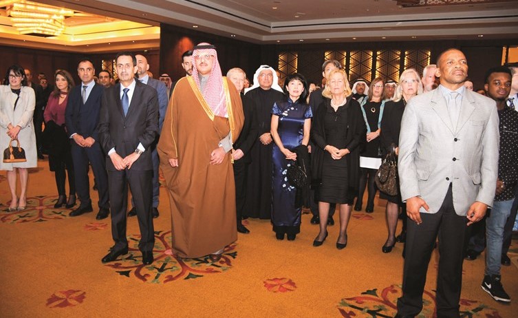 السفير السعودي الأمير سلطان بن سعد وسفيرا الأردن صقر بوشتال وجنوب أفريقيا موزليسا بونا وعدد من الحضور﻿
