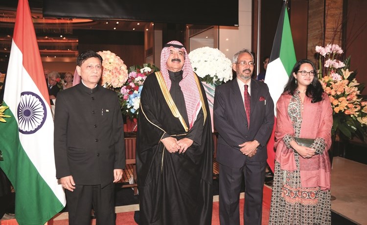 نائب وزير الخارجية خالد الجارالله مهنئا السفير الهندي جيفا ساغار بالعيد الوطني	(محمد هاشم)﻿