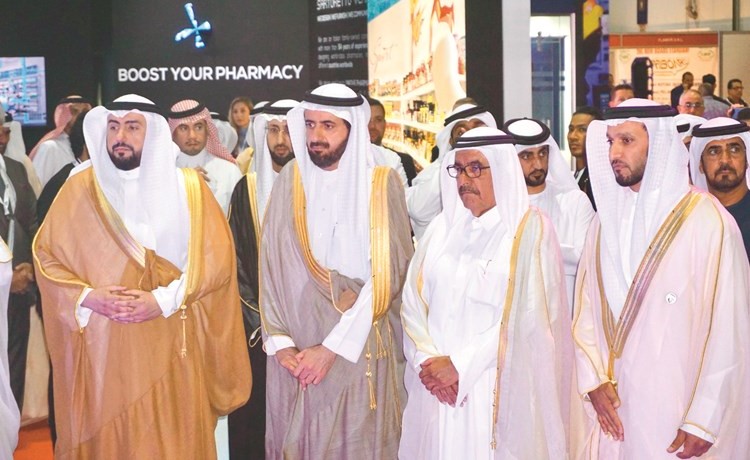 الشيخ حمدان بن راشد آل مكتوم والشيخ د.باسل الصباح ود.توفيق الربيعة خلال انطلاق المعرض﻿