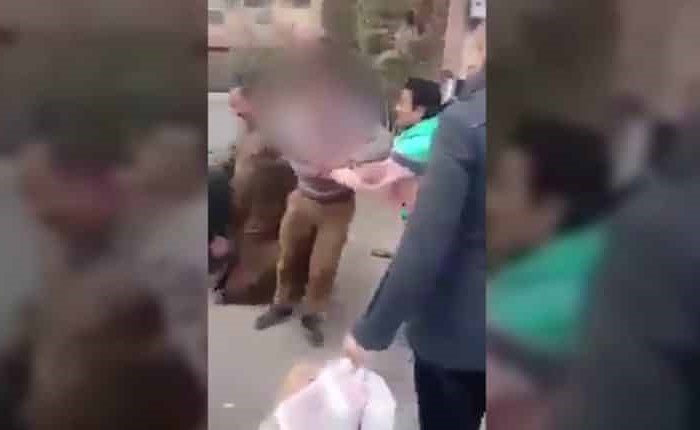 بالفيديو: علقة ساخنة لـ شاب مصري تحرش بفتاة في شارع فيصل