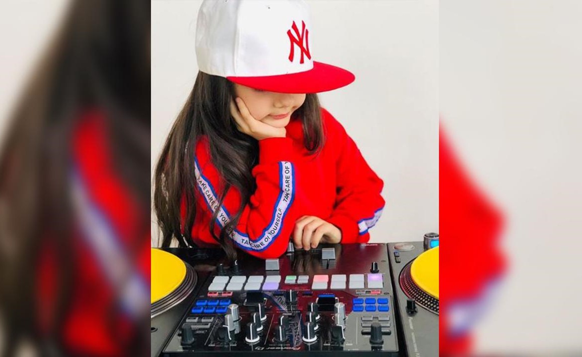يالفيديو.. ارقص على أنغام أصغر "دي جي" في دبي.. فكم عمرها يا ترى؟