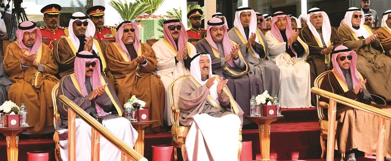  صاحب السمو الأمير وسمو ولي العهد ورئيس مجلس الأمة والشيخ علي الجراح والشيخ محمد العبدالله والسفير أحمد فهد الفهد والشيخ خالد العبدالله ود. يوسف الإبراهيم والمستشار محمد أبو الحسن وخالد الفليج﻿