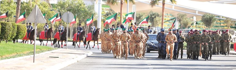 بالفيديو.. صاحب السمو شهد مراسم الاحتفال برفع العلم في قصر بيان