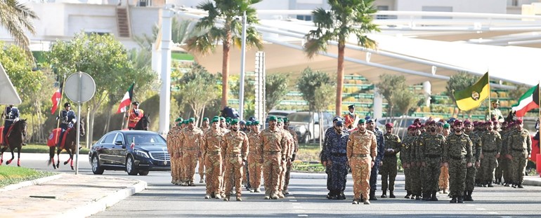 بالفيديو.. صاحب السمو شهد مراسم الاحتفال برفع العلم في قصر بيان