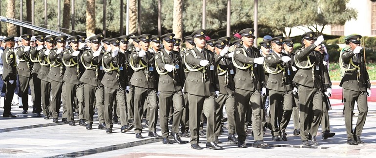 بالفيديو.. صاحب السمو شهد مراسم الاحتفال برفع العلم في قصر بيان