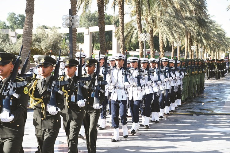 بالفيديو.. صاحب السمو شهد مراسم الاحتفال برفع العلم في قصر بيان
