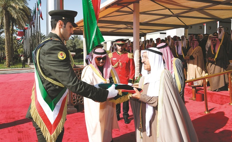  سمو الأمير متسلما علم الكويت ﻿