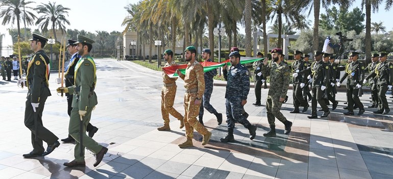 بالفيديو.. صاحب السمو شهد مراسم الاحتفال برفع العلم في قصر بيان