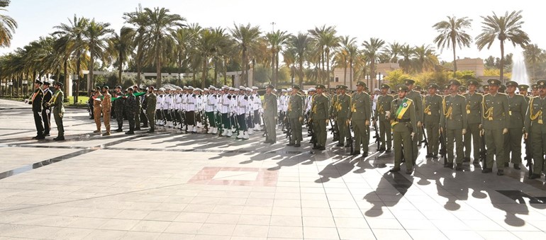 بالفيديو.. صاحب السمو شهد مراسم الاحتفال برفع العلم في قصر بيان