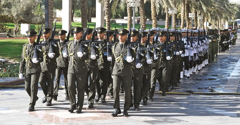 بالفيديو.. صاحب السمو شهد مراسم الاحتفال برفع العلم في قصر بيان