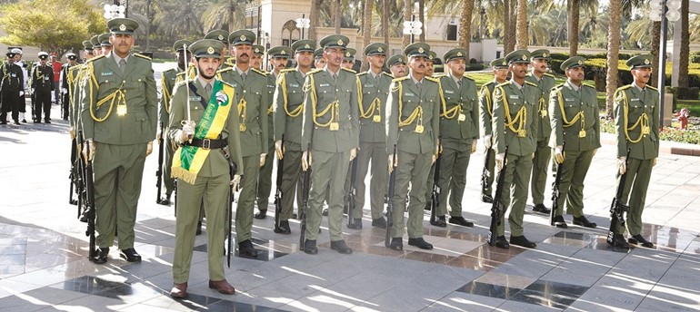 بالفيديو.. صاحب السمو شهد مراسم الاحتفال برفع العلم في قصر بيان