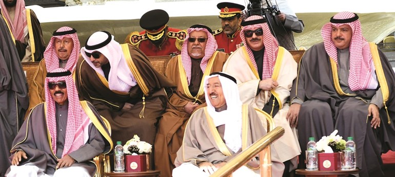 بالفيديو.. صاحب السمو شهد مراسم الاحتفال برفع العلم في قصر بيان