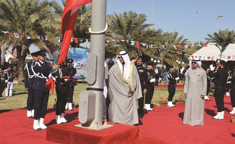 الشيخ فواز الخالد لدى رفع علم البلاد﻿