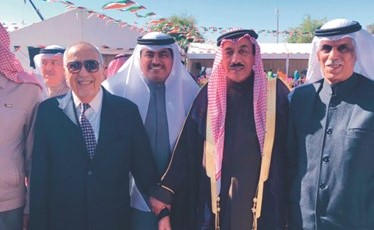 الفريق م. فهد الأمير ود.عبدالرحمن العوضي وصالح وخالد العريفان خلال احتفال رفع العلم بالجهراء﻿