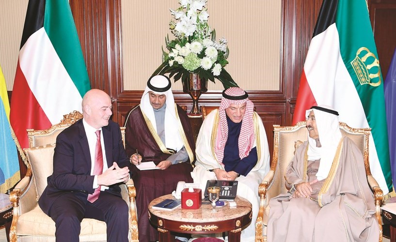 سمو الأمير الشيخ صباح الأحمد مستقبلا رئيس فيفا جياني إنفانتينو ﻿