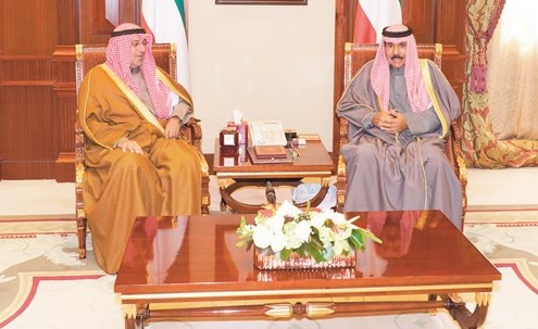 سمو ولي العهد الشيخ نواف الأحمد مستقبلا الشيخ د.محمد الصباح	﻿