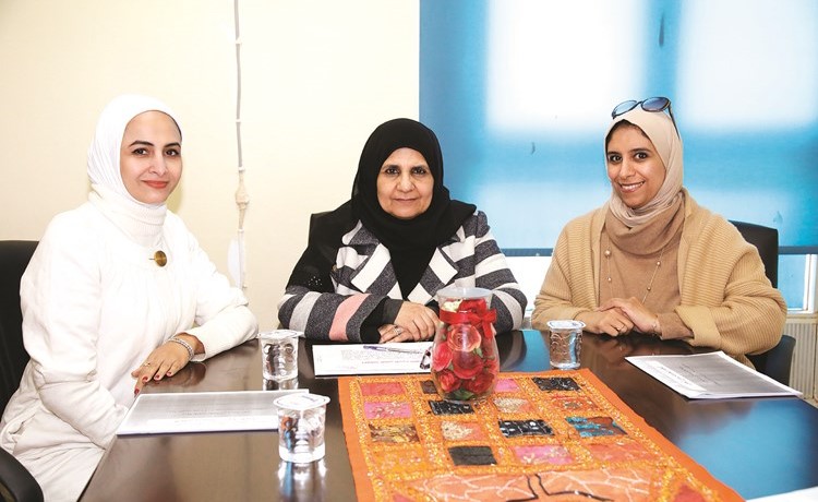 د.شريفة الخميس ومريم الخزام وغادة السابج خلال المؤتمر الصحافي	(زين علام) ﻿