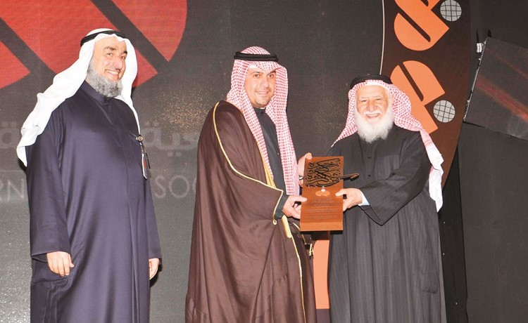 د.جاسم الياسين مكرما أنس الصالح ويبدو يحيى العقيلي﻿